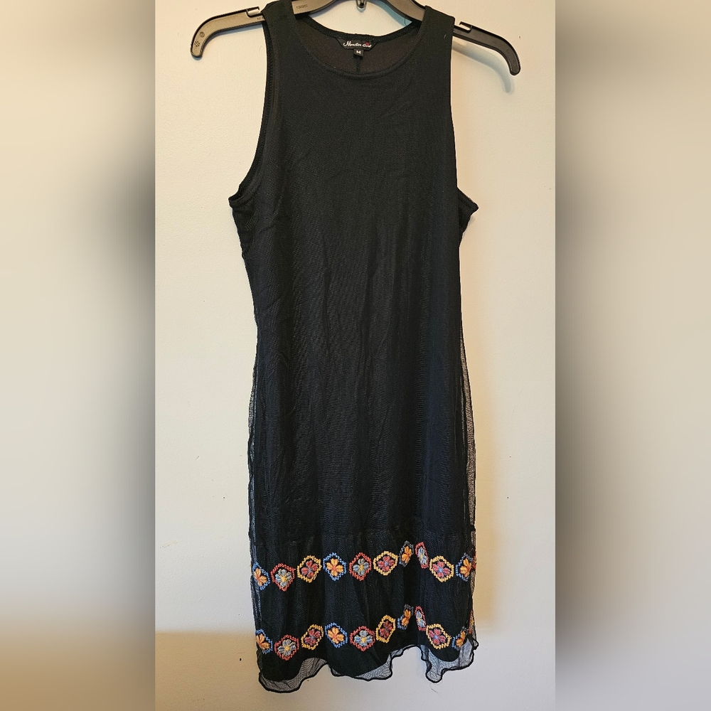 Womens Dress Soze Medium Black Dress With Embroidery